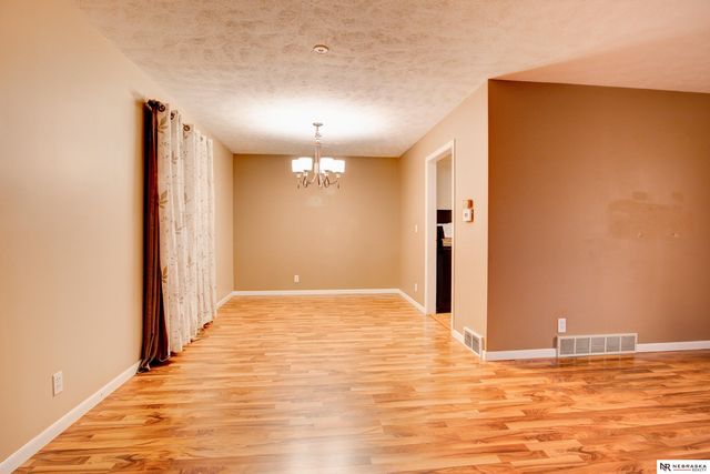 13604 Gold Street, Omaha, NE 68144