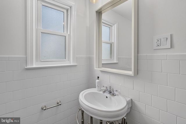 4 CEDAR AVE, Gaithersburg, MD 20877
