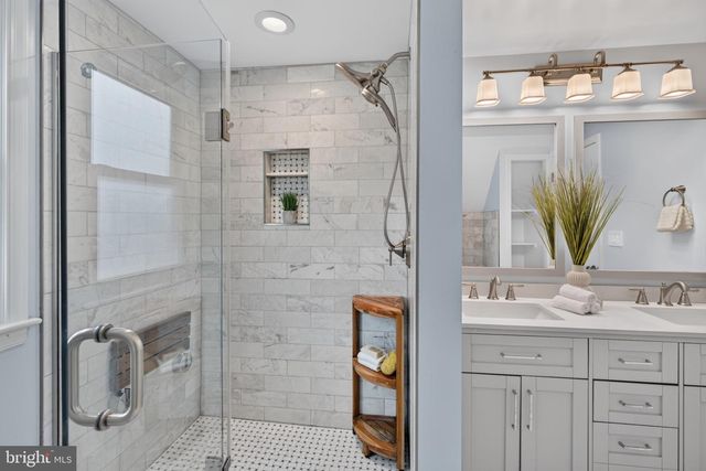 4 CEDAR AVE, Gaithersburg, MD 20877