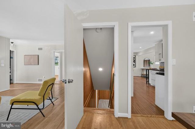 4 CEDAR AVE, Gaithersburg, MD 20877