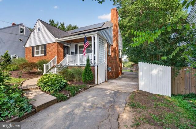 4 CEDAR AVE, Gaithersburg, MD 20877