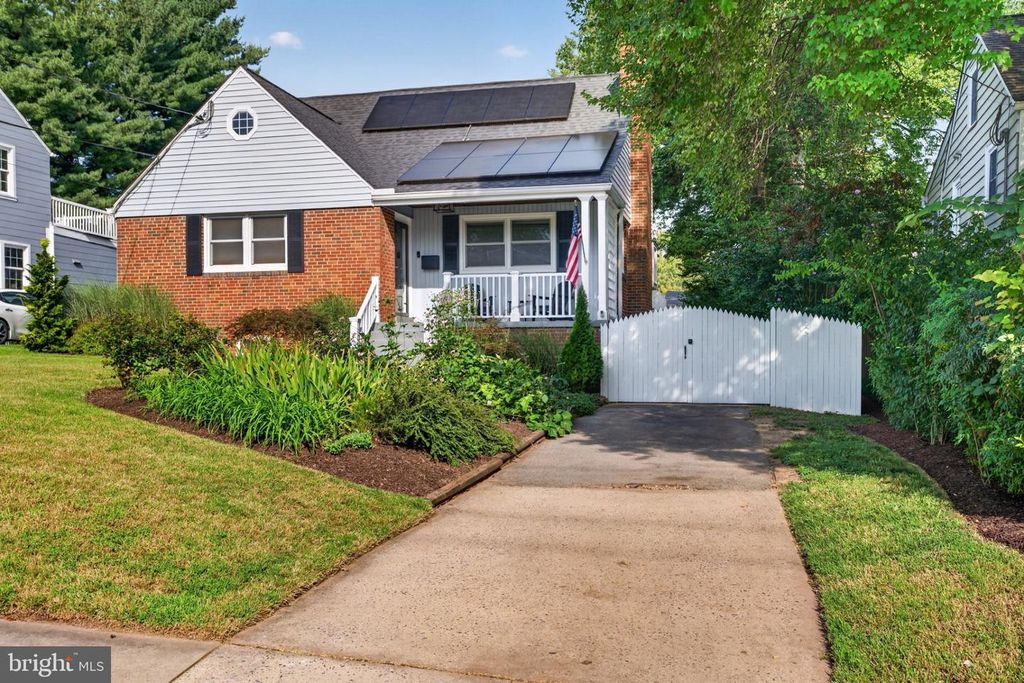 4 CEDAR AVE, Gaithersburg, MD 20877