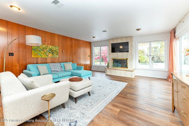 1120 Portage Path, East Lansing, MI 48823