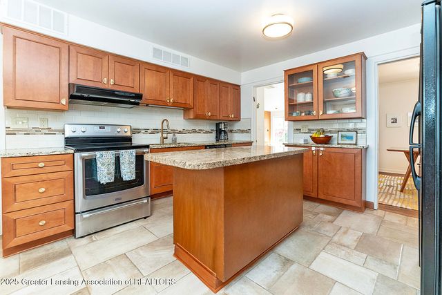 1120 Portage Path, East Lansing, MI 48823