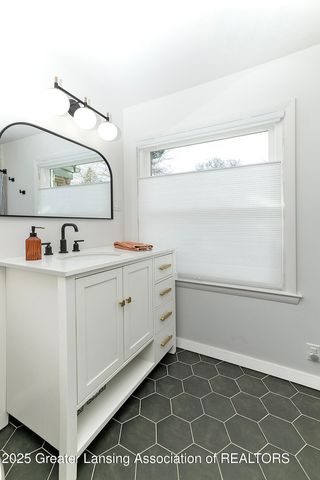 1120 Portage Path, East Lansing, MI 48823