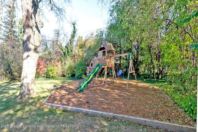 1120 Portage Path, East Lansing, MI 48823