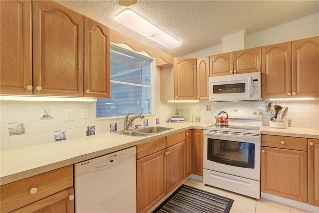 7664 Great Bear Lake Drive O21, Micco, FL 32976