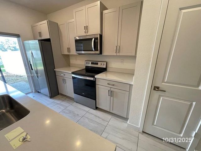 767 SE 18th St, Homestead, FL 33034