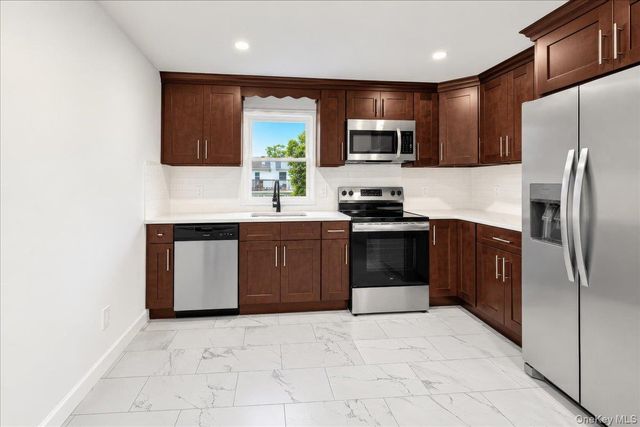 427 36th Street, Lindenhurst, NY 11757
