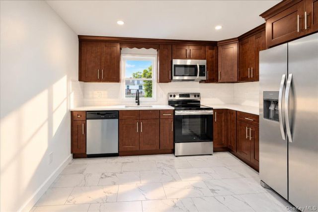 427 36th Street, Lindenhurst, NY 11757