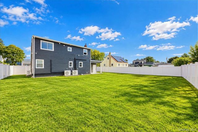 427 36th Street, Lindenhurst, NY 11757