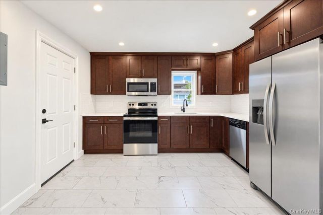 427 36th Street, Lindenhurst, NY 11757