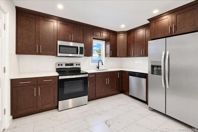 427 36th Street, Lindenhurst, NY 11757