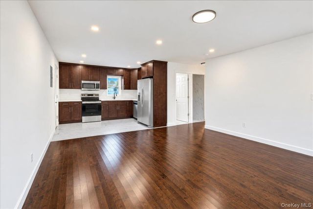 427 36th Street, Lindenhurst, NY 11757