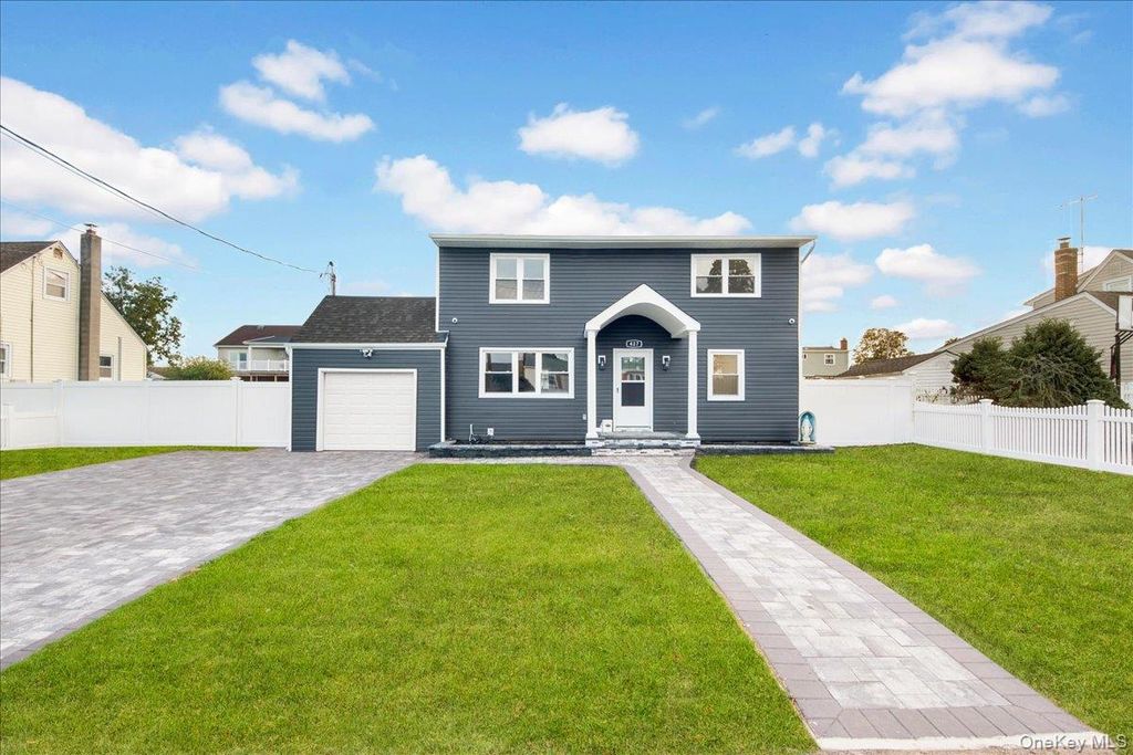 427 36th Street, Lindenhurst, NY 11757 — exterior