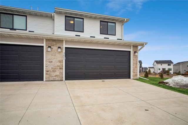 2660 SE Osier Avenue, West Des Moines, IA 50265