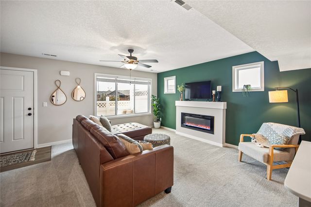 2660 SE Osier Avenue, West Des Moines, IA 50265