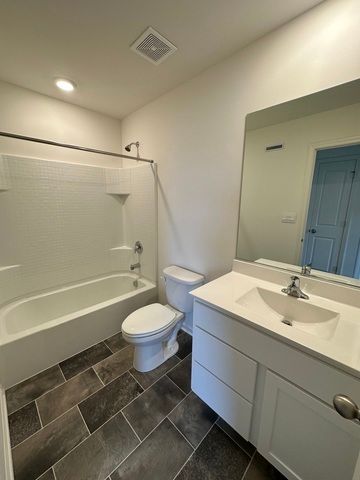 870 Briar Glen Court 870, Hampshire, IL 60140