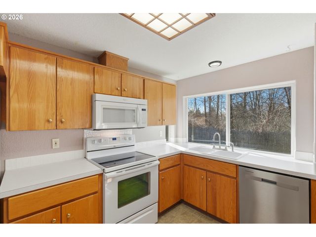 8911 Ne BURTON Rd, Vancouver, WA 98662