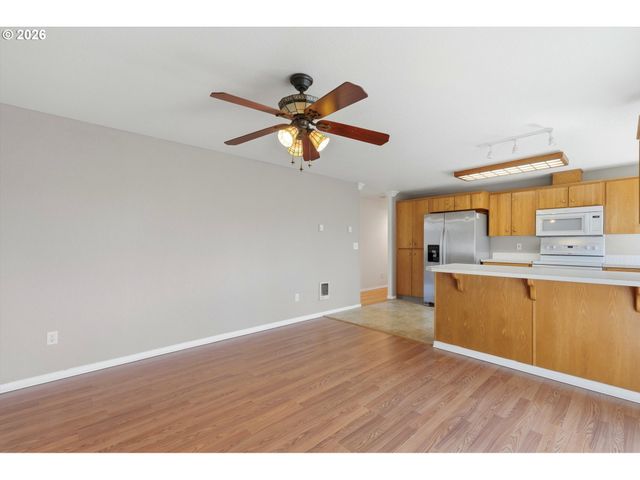 8911 Ne BURTON Rd, Vancouver, WA 98662