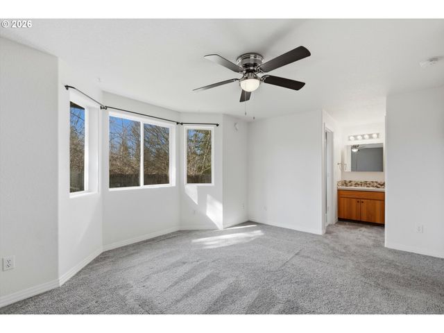 8911 Ne BURTON Rd, Vancouver, WA 98662