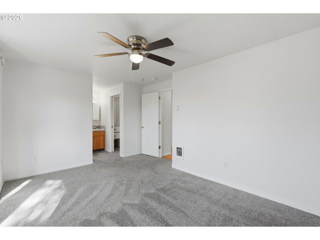 8911 Ne BURTON Rd, Vancouver, WA 98662