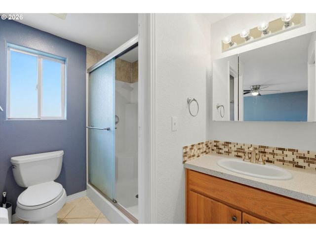 8911 Ne BURTON Rd, Vancouver, WA 98662