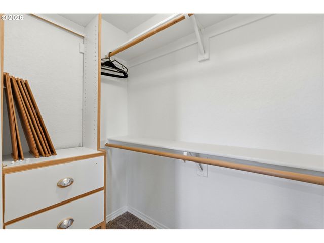 8911 Ne BURTON Rd, Vancouver, WA 98662