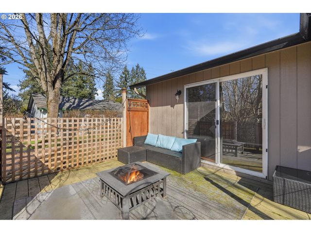 8911 Ne BURTON Rd, Vancouver, WA 98662