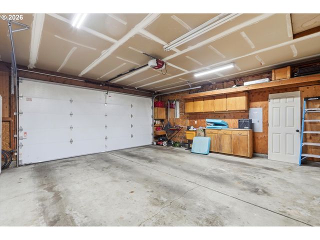 8911 Ne BURTON Rd, Vancouver, WA 98662