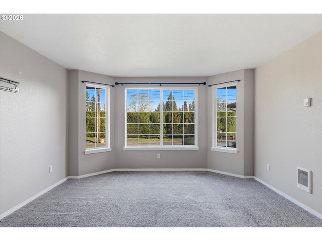 8911 Ne BURTON Rd, Vancouver, WA 98662