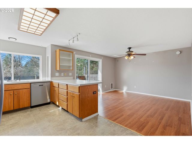 8911 Ne BURTON Rd, Vancouver, WA 98662