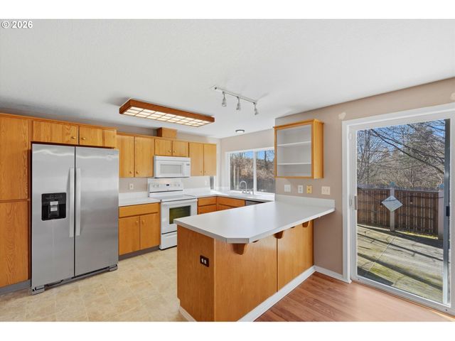 8911 Ne BURTON Rd, Vancouver, WA 98662