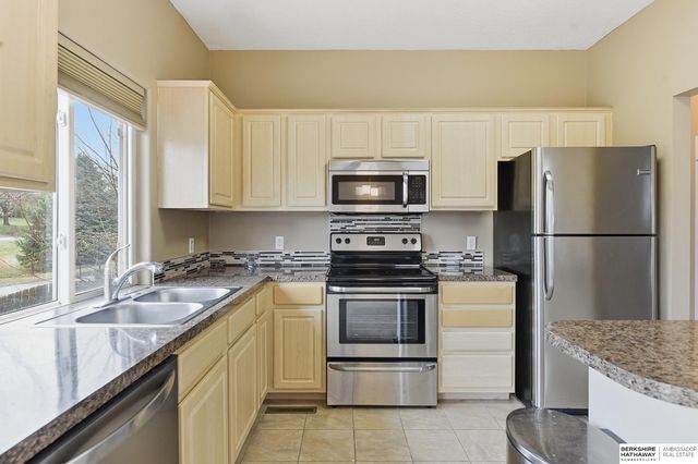 5127 N 144th Court, Omaha, NE 68116