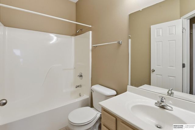 5127 N 144th Court, Omaha, NE 68116