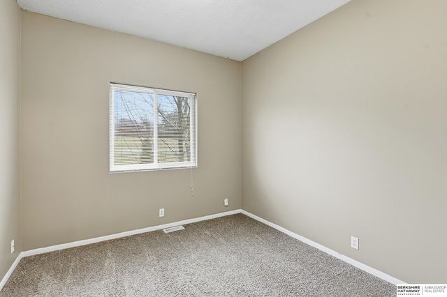 5127 N 144th Court, Omaha, NE 68116