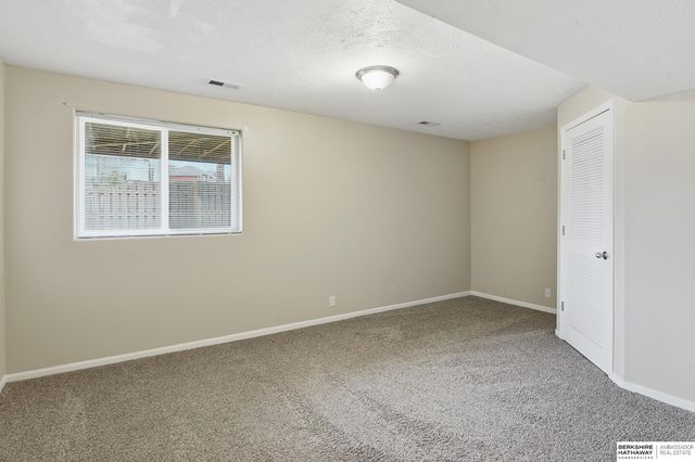 5127 N 144th Court, Omaha, NE 68116