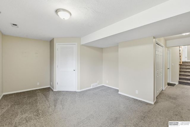 5127 N 144th Court, Omaha, NE 68116