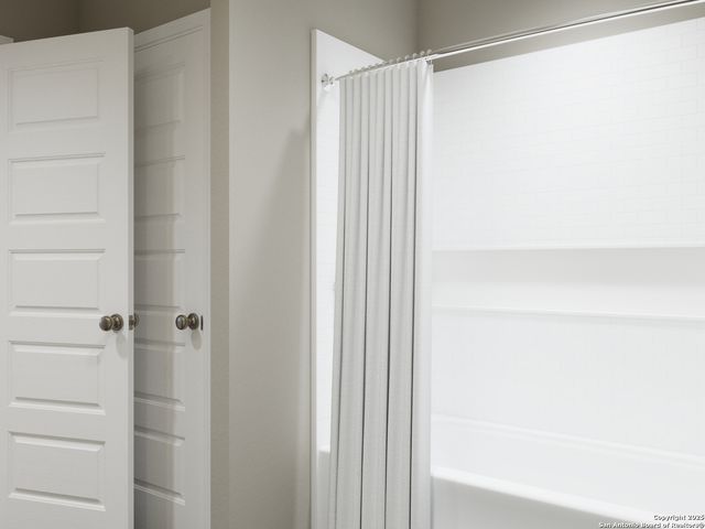 1217 Sweden, Seguin, TX 78155