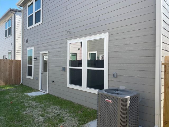 10212 Gates Mill Rd, Houston, TX 77034