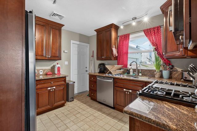 1416 Reiman St, Lodi, CA 95242