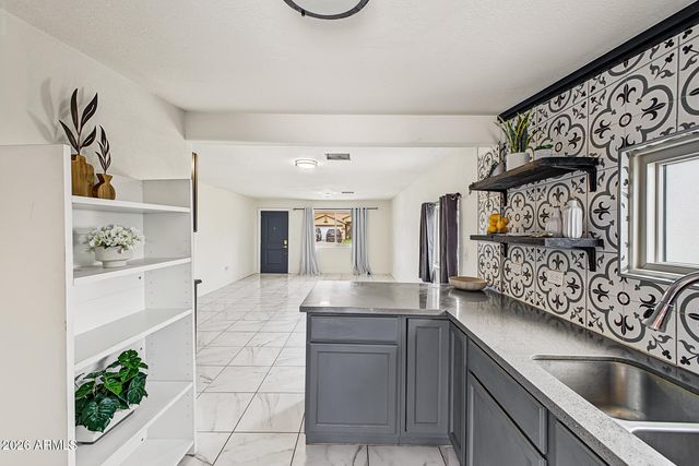 2418 E MOBILE Lane, Phoenix, AZ 85040