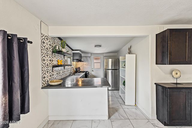 2418 E MOBILE Lane, Phoenix, AZ 85040