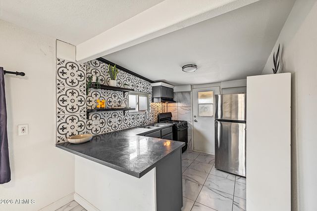 2418 E MOBILE Lane, Phoenix, AZ 85040