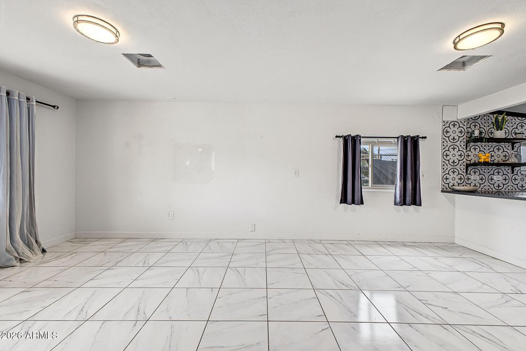 2418 E MOBILE Lane, Phoenix, AZ 85040 — photo 5