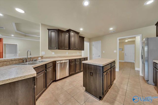 14335 Water Stream Drive NW, Harvest, AL 35749