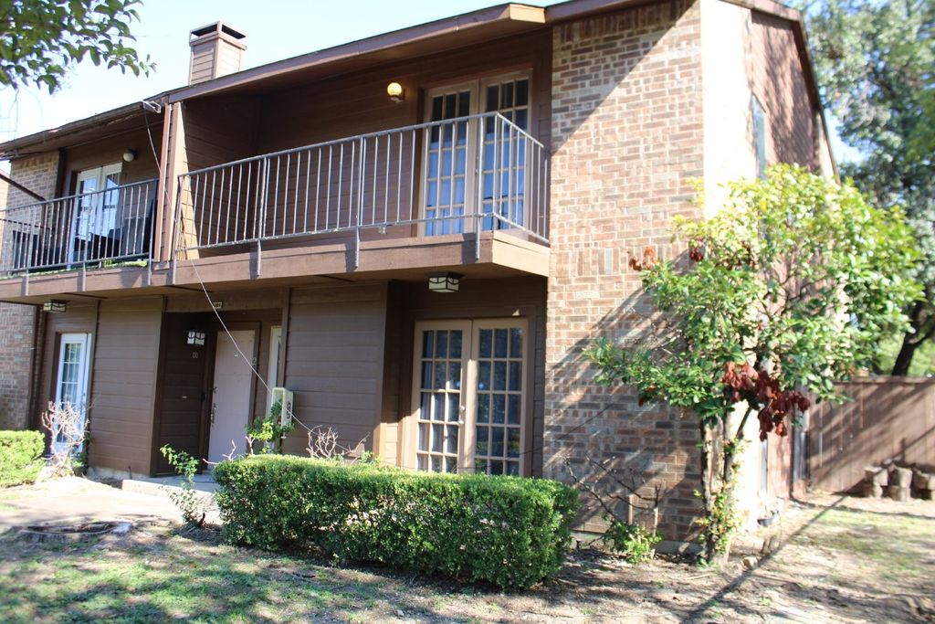 7522 Holly Hill Drive 1, Dallas, TX 75231