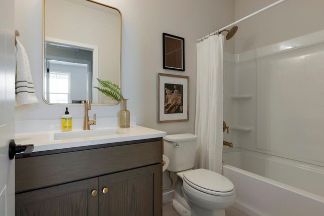 3476 Knightsbridge Trail N, Lake Elmo, MN 55042