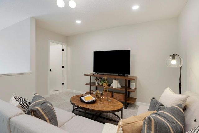 3476 Knightsbridge Trail N, Lake Elmo, MN 55042