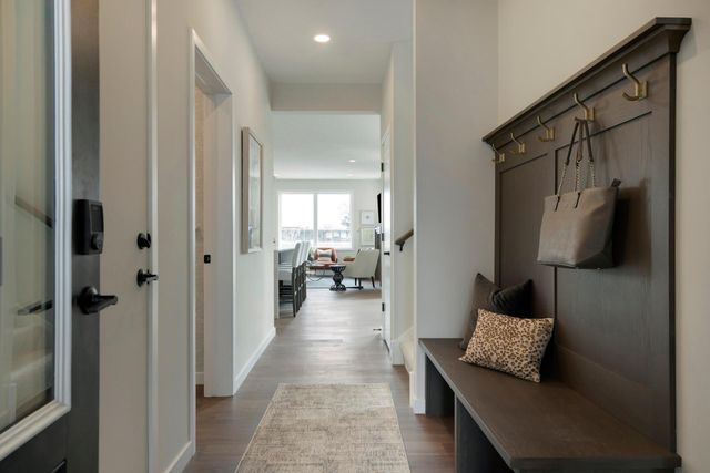 3476 Knightsbridge Trail N, Lake Elmo, MN 55042